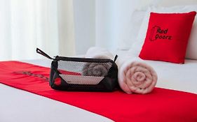 RedDoorz Plus near Nagoya Hill Batam 6
